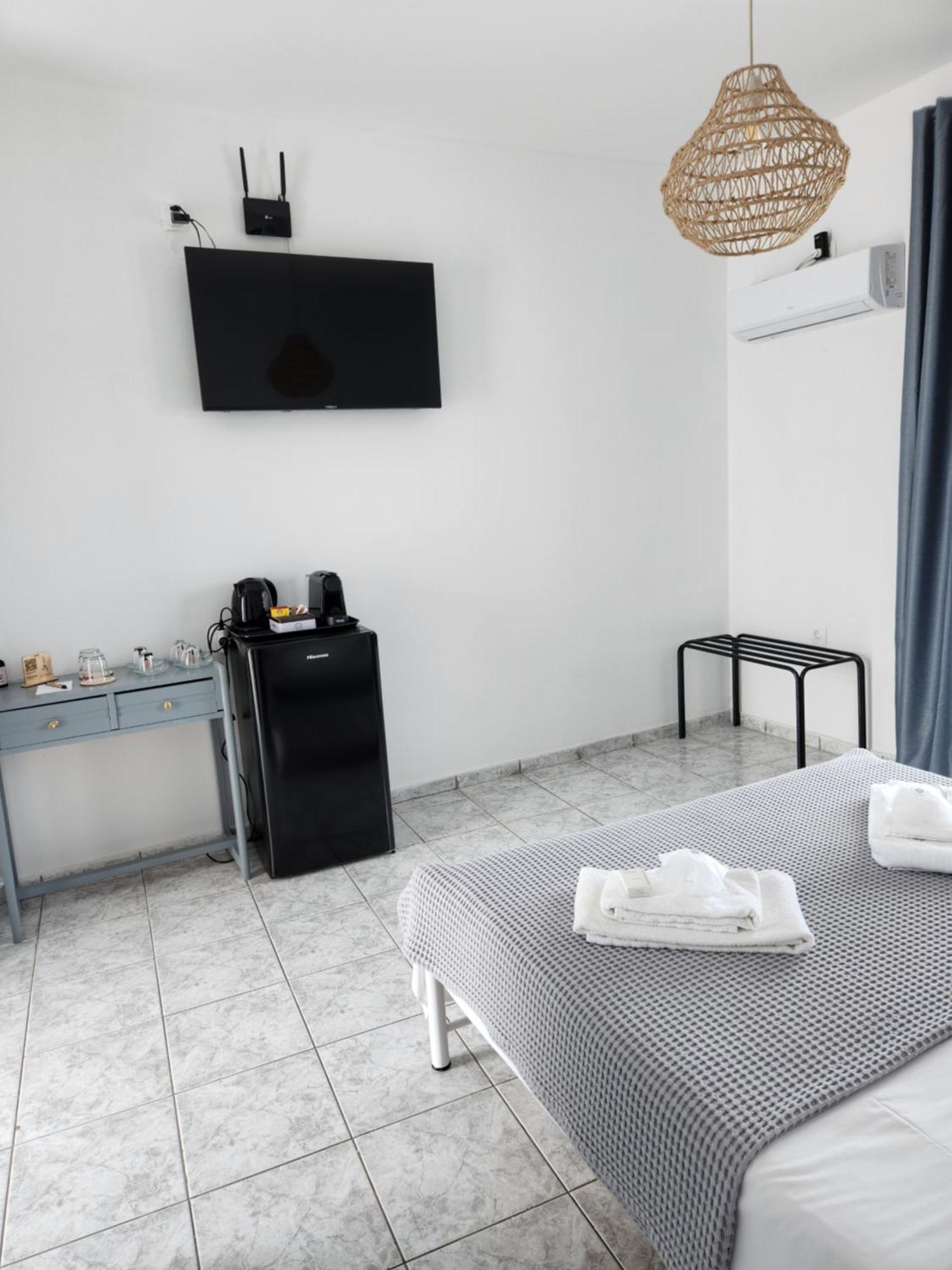 Eleios Hotel Serifos Livadi  Extérieur photo
