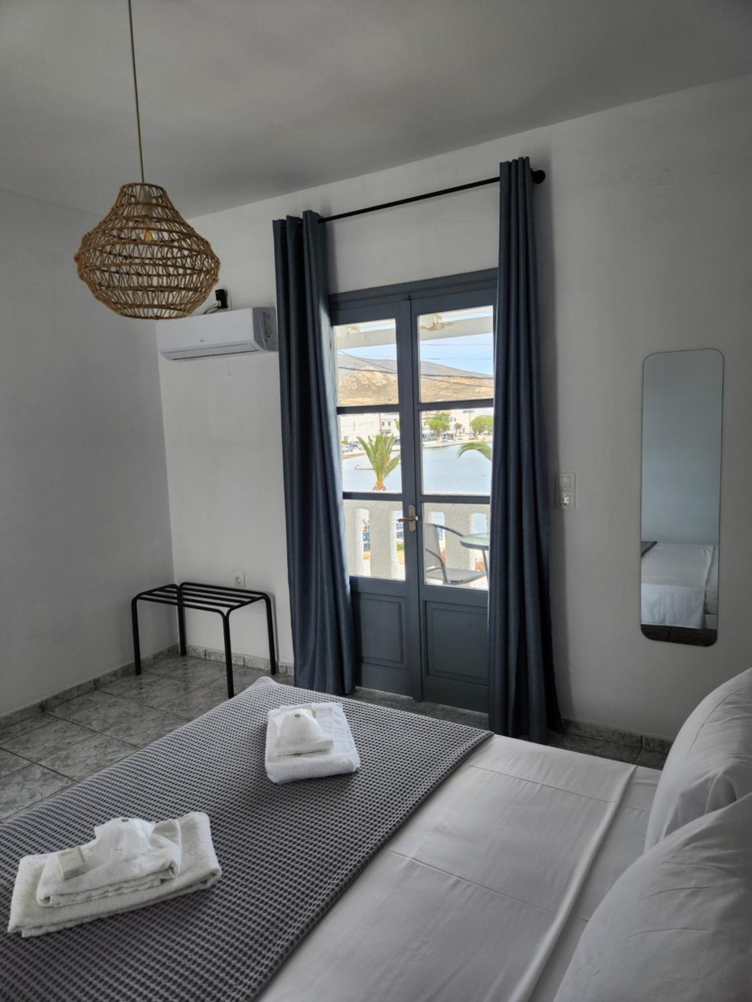 Eleios Hotel Serifos Livadi  Extérieur photo