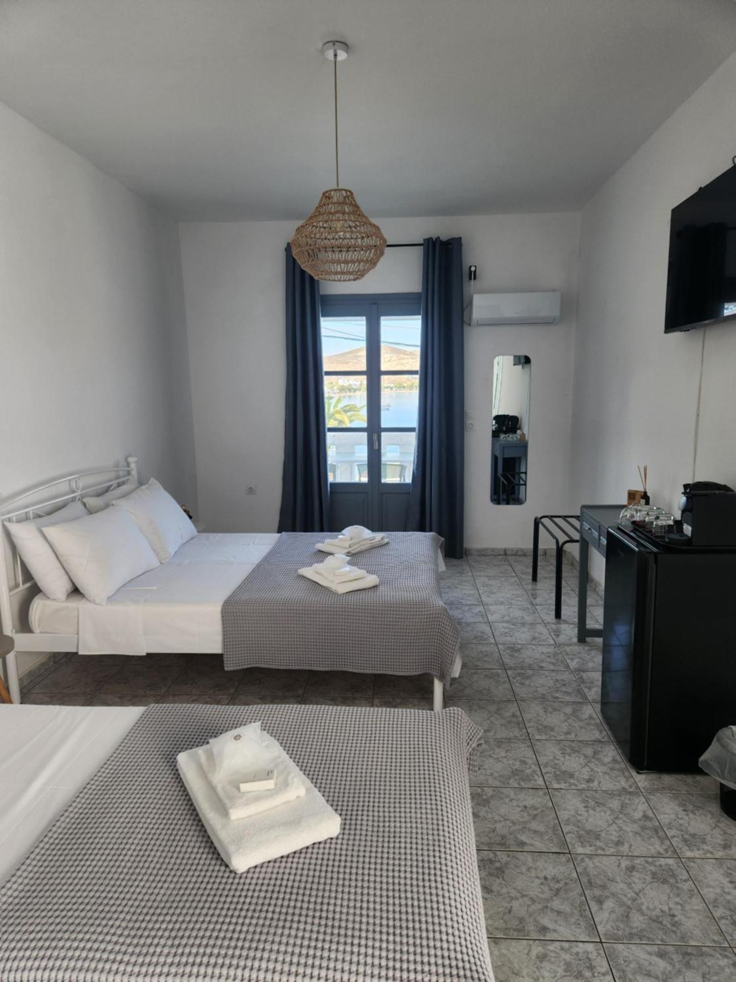 Eleios Hotel Serifos Livadi  Extérieur photo